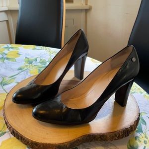 Calvin Klein Olive 2 black pumps